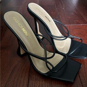 Women’s fashion nova black strappy heels